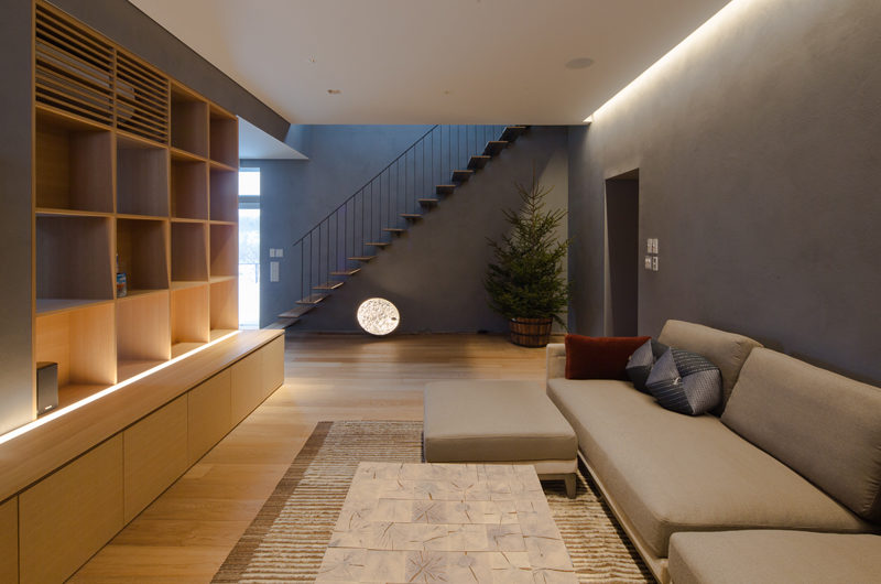 Kitadori Lounge Room with Up Stairs | The Escarpment