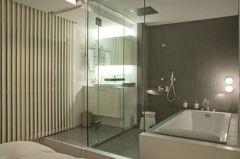 J-Sekka Suites En-Suite Bathroom | Middle Hirafu