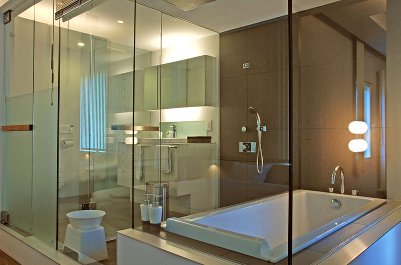 J-Sekka Suites En-Suite Bathroom with Bathtub | Middle Hirafu