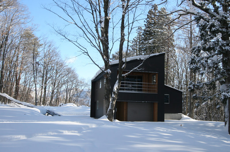 Phoenix Cocoon Outdoor Area with Snow and Trees | Lower Wadano