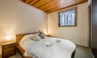 Phoenix Cocoon Bedroom with Table Lamps | Lower Wadano