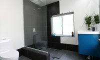 Hakuba Slopeside Chalet Bathroom with Shower | Tsugaike