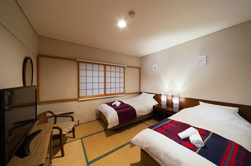 Luna Hotel Twin Bedroom with TV | Upper Wadano