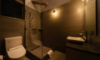Phoenix Chalets En-Suite Bathroom | Lower Wadano