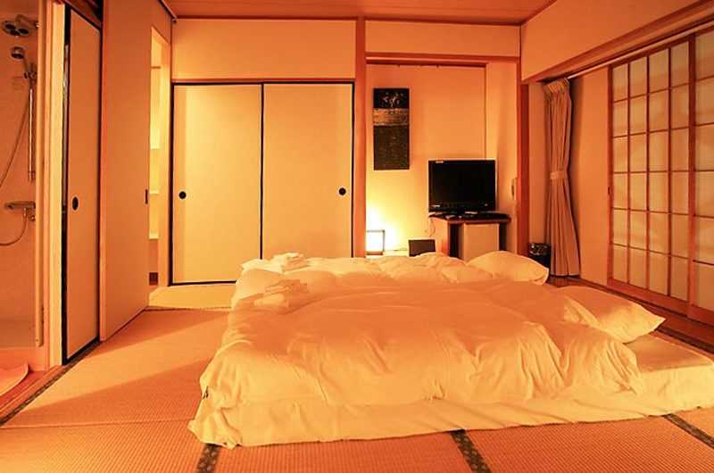 Phoenix Hotel Superior Bedroom | Lower Wadano