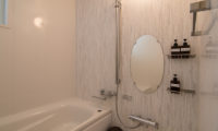 Chalet Billopp Bathroom Shower | Lower Hirafu