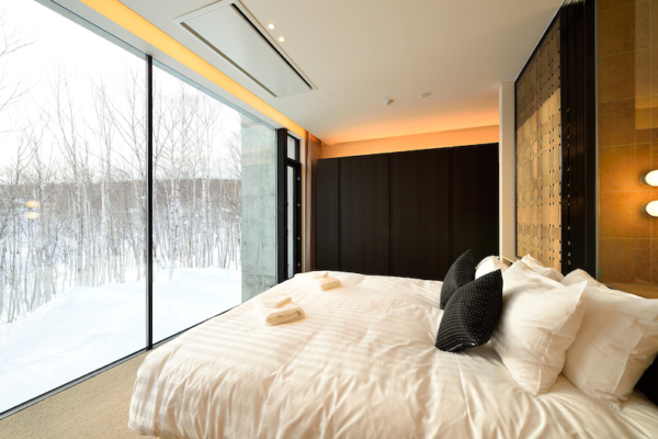 Mukashi Mukashi Bedroom with Full Wall Windows | Middle Hirafu