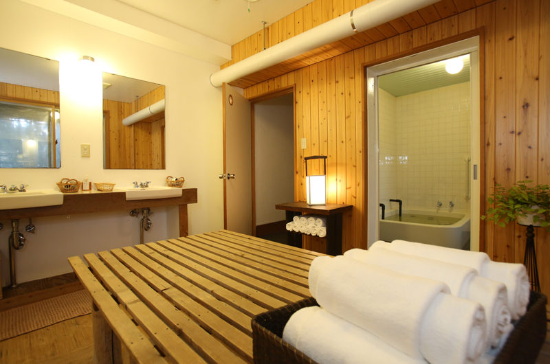 Momiji Hakuba En-Suite His and Hers Bathroom | Hakuba Village