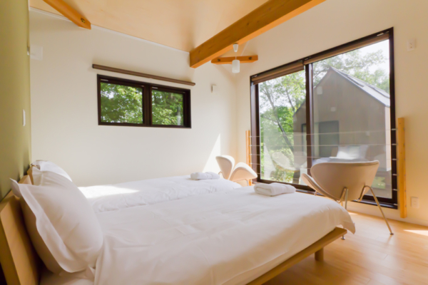 Gakuto Villas Twin Bedroom with Seating Area | Hakuba Valley
