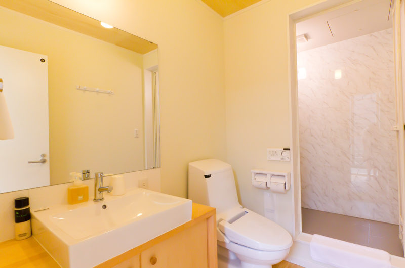 Gakuto Villas Bathroom with Shower | Hakuba Valley