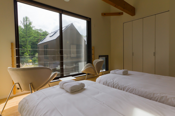 Gakuto Villas Twin Bedroom with Outdoor View | Hakuba Valley