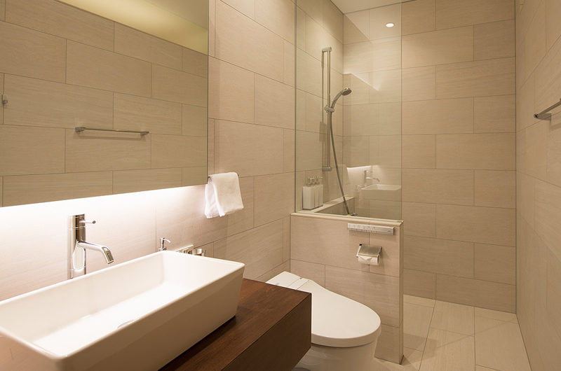 Kazahana Bathroom with Shower | Middle Hirafux