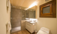 Koho Bathroom with Shower | Lower Hirafu