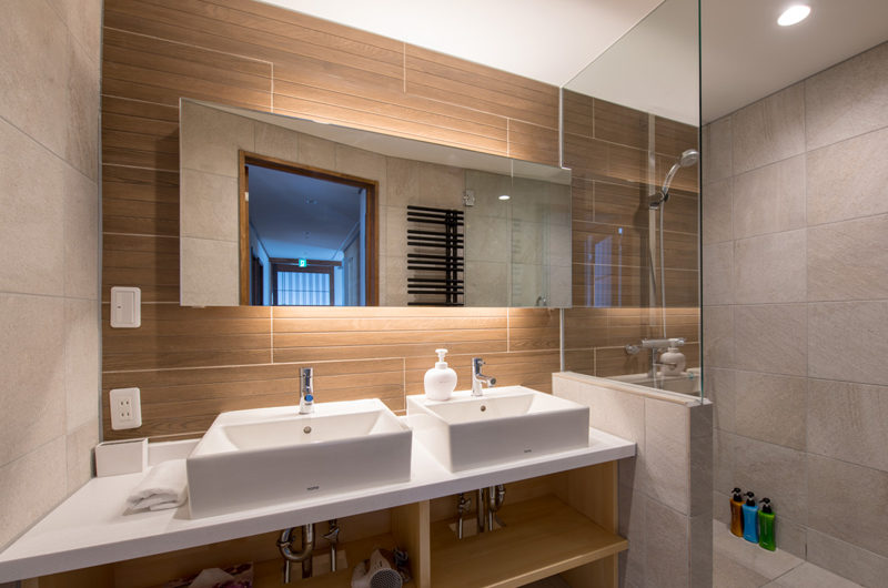 Moiwa Chalet His and Hers Bathroom with Shower | Moiwa