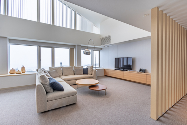The Maples Niseko Three Bedroom Panorama Living Area | Upper Hirafu