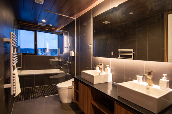 Panorama Niseko En-Suite His and Hers Bathroom | East Hirafu