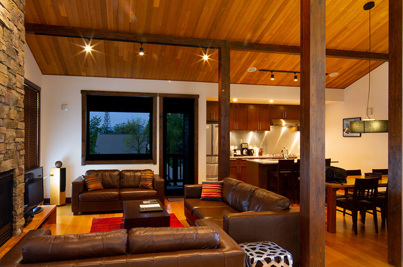 Ezorisu Living Area with Wooden Floor | East Hirafu
