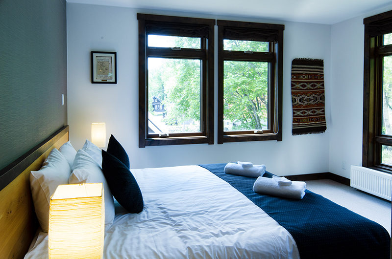 Ezorisu Bedroom with Window | East Hirafu