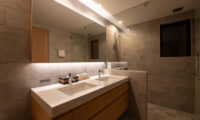 Soseki His and Hers Bathroom | Lower Hirafu