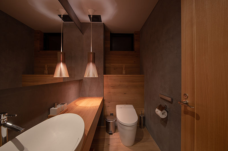 Soseki Bathroom with Mirror | Lower Hirafu
