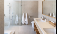 Sakka Rocks Chalet Bathroom with Mirror | Upper Wadano