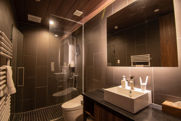 Panorama Niseko Bathroom with Shower | East Hirafu