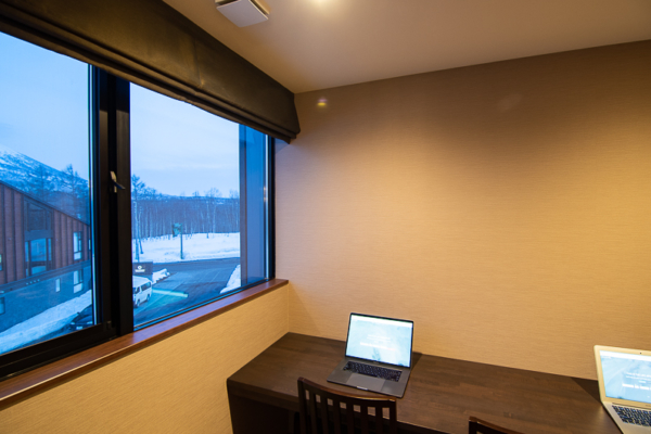 Panorama Niseko Study Table with View | East Hirafu