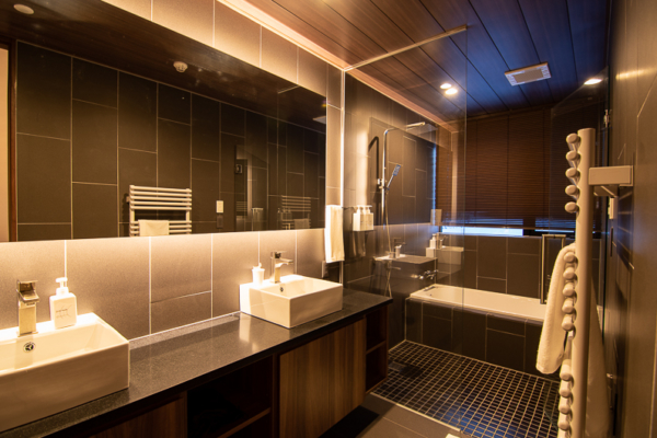 Panorama Niseko En-Suite Bathroom | East Hirafu