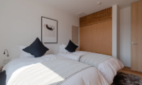Silver Dream Twin Bedroom | West Hirafu