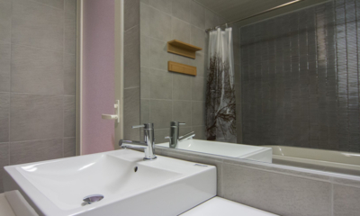 Koharu Resort Hotel and Suites One Bedroom Apartment Bathroom | Upper Wadano