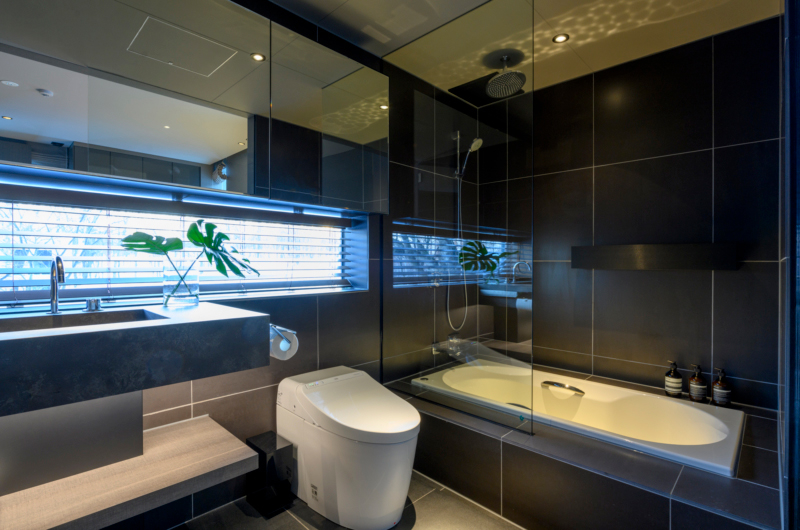 Odile Bathroom with Bathtub and Shower | West Hirafu