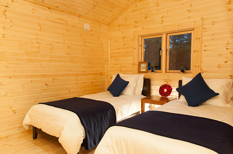 Villa Antelope Hakuba Twin Bedroom with Wooden Floor | Echoland