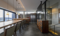 Sekka Sekka Open Plan Dining Room and Kitchen | Middle Hirafu