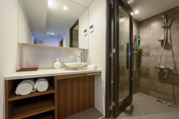 Sekka Sekka Bathroom with Shower | Middle Hirafu