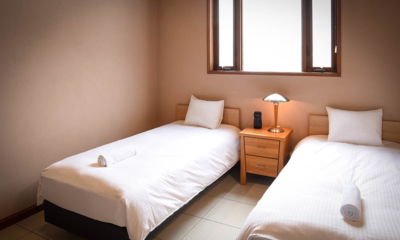 Powderhouse Bedroom with Twin Beds | Goryu / Hakuba 47